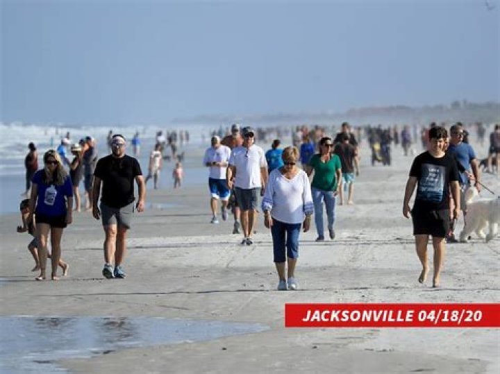 Huntington Beach Packed With People Ignoring Social Distancing