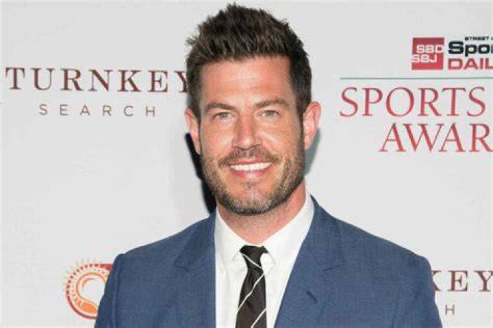 Jesse Palmer, Biography, radio, TV-host, sportscaster, affair, married, boyfriend, salary, net worth
