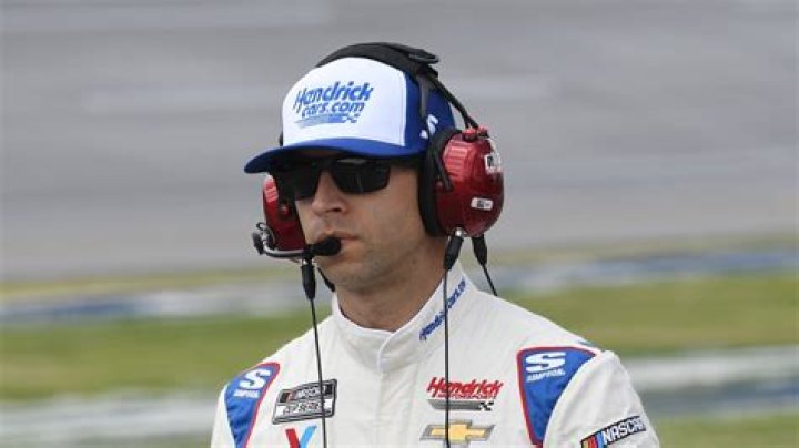 Kyle Larsons Crew Chief Cliff Daniels Makes an Eye-Opening Revelation AroundHis Sleeping Habits