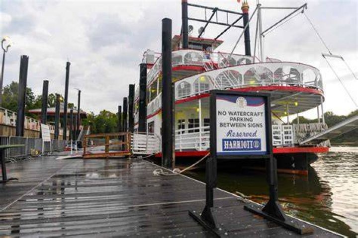 Montgomery riverboat co-captain says he was hanging on for dear life in brawl | Alabama