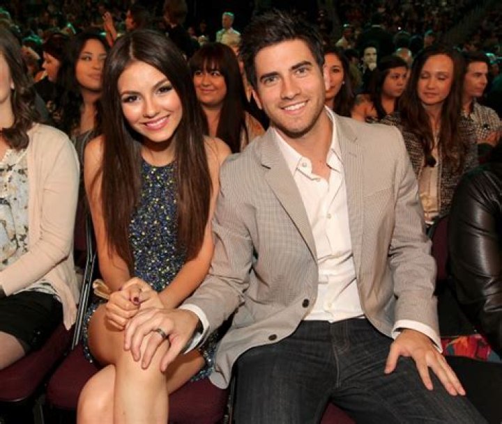 Nicholas Hoult Victoria Justice