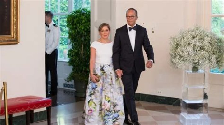 Unveiling The Secrets Of "Lester Holt Wife Age": A Journey Of Discovery