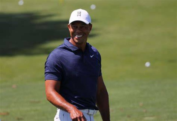 WATCH: Tiger Woods Caddie Checks the Wind Direction in a Unique Way