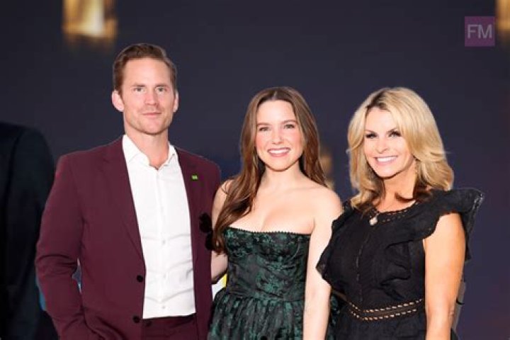 Who Is James Michael Smith, Adrienne Elrod Husband? Married Life