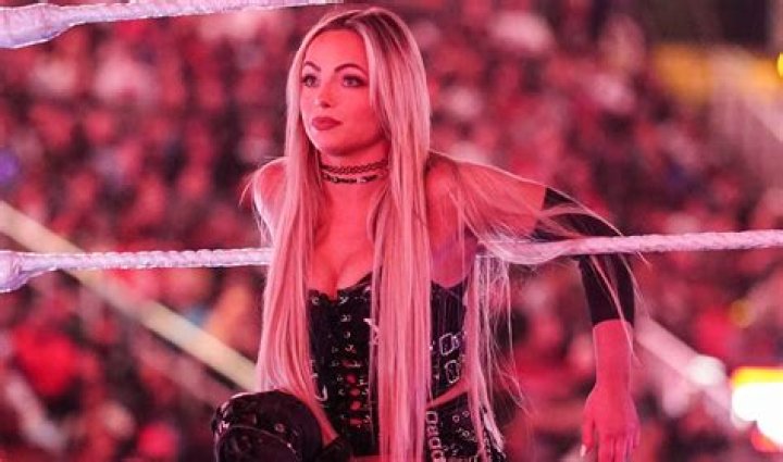 WWE Diva Sasha Banks Recalls Teenage Experience of witnessing Wrestlemania With Cousin Snoop Dogg in